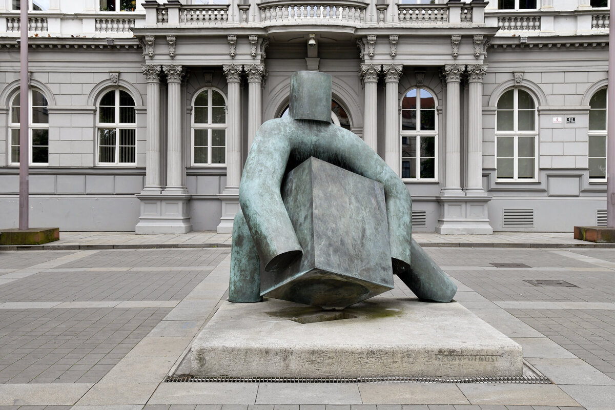 Procházka po sochařských realizacích Maria Kotrby v Brně